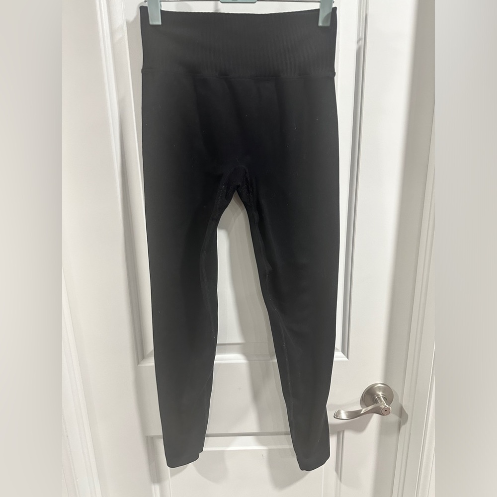 Victoria’s Secret PINK Active Seamless Black Leggings - Picture 3 of 11